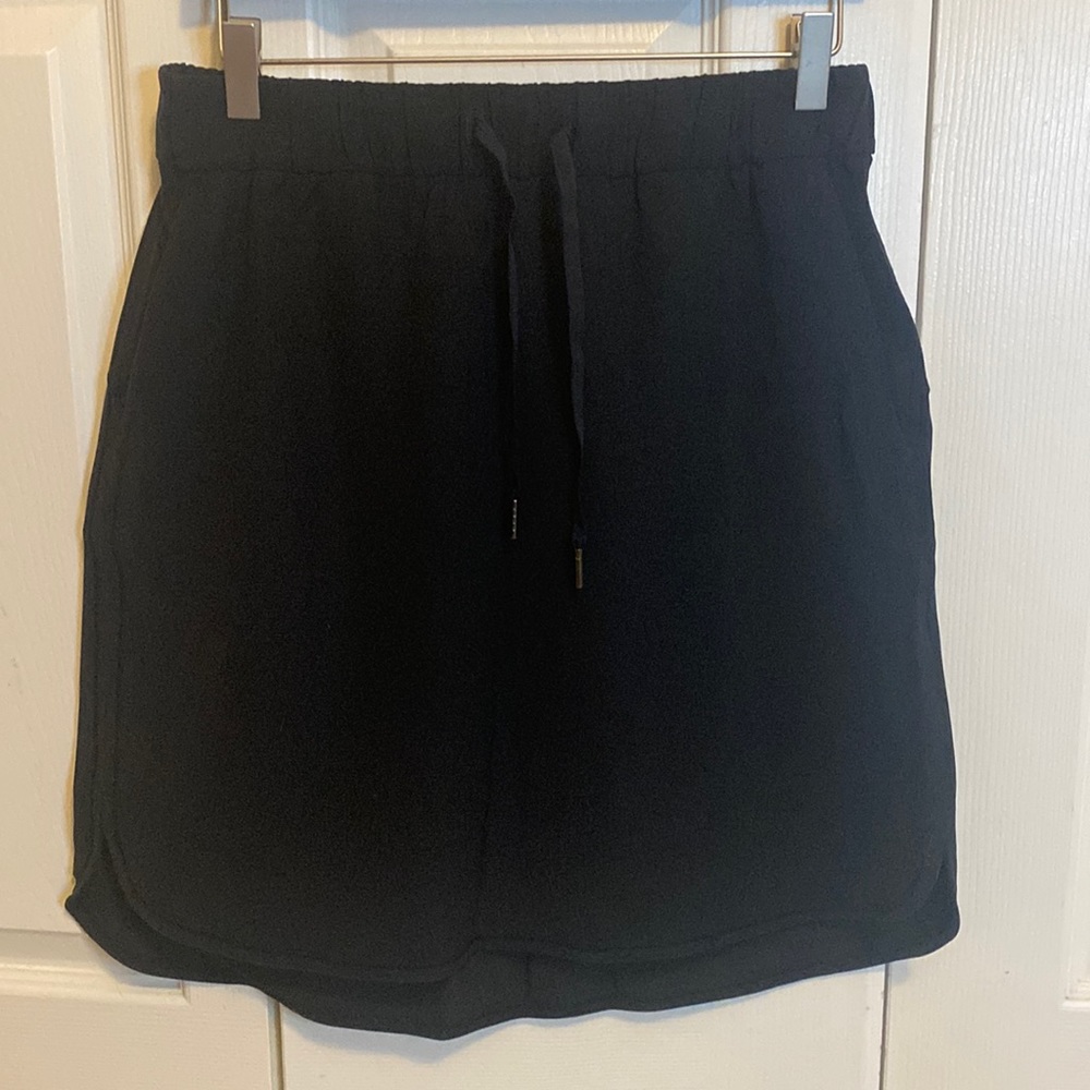 NWOT Lululemon On the Fly Skirt